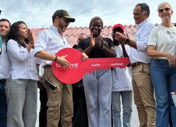 FOTOGRAFIA PRESIDENCIA ENTREGA PRIMER VIVIENDA PARA DAMNIFICADOS EN BUENAVENTURA 03