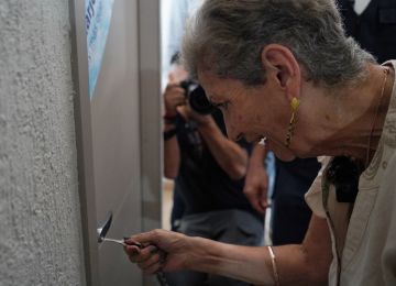 FOTOGRAFIA GOBIERNO HABILITAR RECURSOS DE LAS CAJAS DE COMPENSACIÓN PARA LA RECONSTRUCCION 04