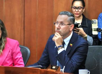 FOTOGRAFIA COMUNICADO MINISTRO VIVIENDA ANTE LA COMISION SEPTIMA DEL SENADO SEPTIEMBRE 02
