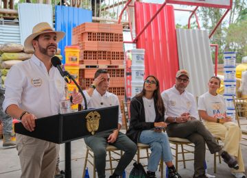 FOTOGRAFIA COMUNICADO ENTREGA DE PRIMERA VIVIENDA A DAMINIFICADA EN QUIMBAYA, QUINDIO 03