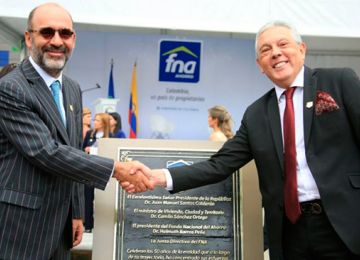 Ministro de Vivienda Camilo Sanchez junto con el presidente del FNA Helmut Barros en la celebracion de los 50 anos del fondo