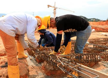 Inicia construccion de 909 viviendas para damnificados en Mocoa