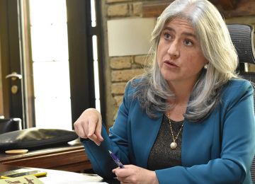 Según la ministra Catalina Velasco, el propósito es que ninguno de los hogares pierda sus ahorros y pueda adquirir su vivienda. Foto: Yunet Bernal (MVCT).