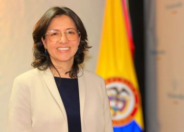 FOTOGRAFIA POSESIÓN VICEMINISTRA 01