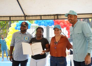 FOTOGRAFÍA MINISTRA DE VIVIENDA HELGA MARÍA RIVAS EN ANUNCIO DEL AVAL TÉCNICO Y FINANCIERO PARA LA PLANTA DE TRATAMIENTO DE AGUAS RESIDUALES