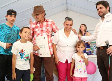 Minvivienda entrego hoy en Tamesis Antioquia 44 viviendas gratis para familias en pobreza extrema