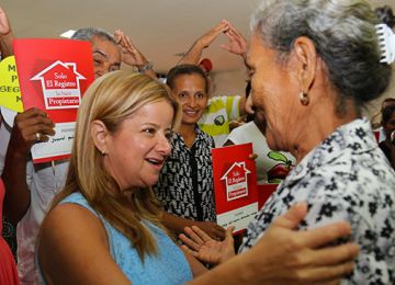 Estamos cumpliendo el sueno del Presidente de que Colombia sea un pais de propietarios Elsa Noguera