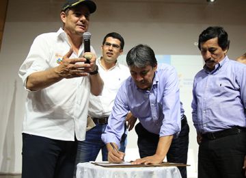 Gobierno firma nuevos convenios para llevar agua potable y alcantarillado para mas habitantes de Santander y Meta