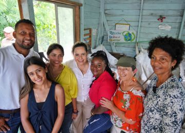 FOTOGRAFIA MINVIVIENDA ENTREGA DE PROYECTOS PARA BENEFISIARIOS EN SAN ANDRES, PROVIDENCIA Y SANTA CATALINA
