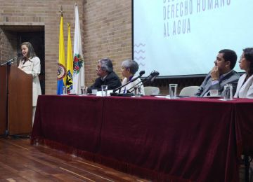 FOTOGRAFÍA MINISTRA DE VIVIENDA HELGA MARÍA RIVAS EN INTERVENCIÓN DURANTE EL FORO AGUA COMO BIEN COMÚN