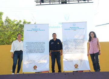 FOTOGRAFÍA FIRMA DE PLAN MAESTRO DE AGUA PARA LETICIA AMAZONAS