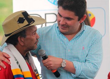 Estoy feliz como una lombriz pago 250 mil pesos de arriendo camellando en lo que salga y ahora esa platica la voy a invertir para la universidad de mi hija Gladys Gomez madre favorecida con viviendas gratis entregadas en Caldas.