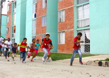 Beneficiarios de casas gratis en Sincelejo celebran los dos anos de su conjunto en comunidad