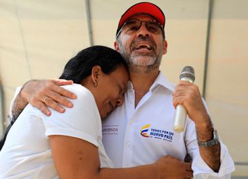 Desplazados y familias en condicion de pobreza ganaron su casa gratis