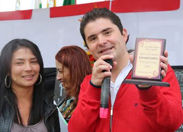Entre todos podemos hacer grandes cosas por el pais y hoy lo estamos haciendo por Antioquia Minvivienda