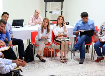 La Ministra de Vivienda evaluo con alcaldes de Cordoba los avances en vivienda gratis