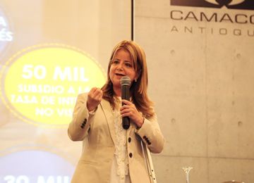 Nuestra politica de vivienda reduce la pobreza genera empleo y dinamiza la economia Elsa Noguera