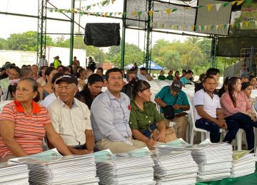 FOTOGRAFÍA TRANSFERENCIA DE TITULOS 01