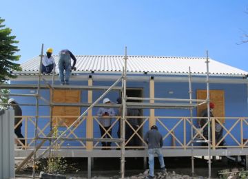 Los trabajos de reconstrucción en Providencia y Santa Catalina en materia de vivienda y agua se desarrollan en tres frentes de acción simultáneos. Foto: (MVCT)