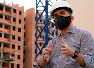 El ministro de Vivienda, Jonathan Malagón, destacó que en 2020 se vendieron 176.157 viviendas (VIS y No VIS), superando por primera vez las 170 mil unidades anuales. En VIS se comercializaron 125 mil, alcanzando un récord histórico para este segmento. Foto: René Valenzuela (MVCT)