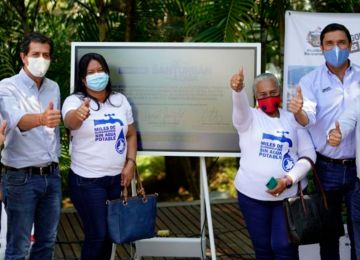 Quedó listo el convenio de Agua al Barrio para arrancar primera fase del programa en la capital santandereana. Foto: Alcaldía de Bucaramanga. 