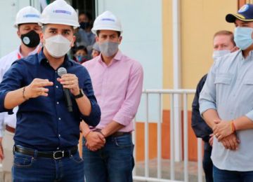 La construcción de las redes de alcantarillado contará con una inversión de $6.167 millones, dijo el Ministro de Vivienda, en compañía del Presidente de la República, Iván Duque. Foto: Sharon Durán (MVCT)