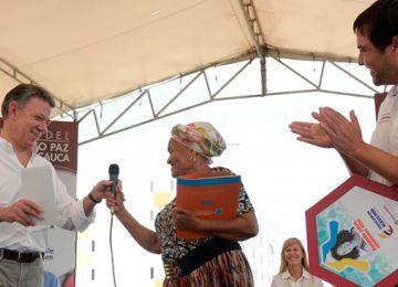 Gobierno Nacional entrego 120 viviendas a familias ahorradoras de Jamundi
