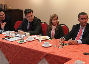 Ministra de Vivienda Elsa Noguera recibe apoyo de principales representantes del sector financiero
