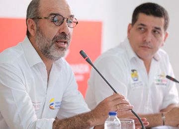 Minvivienda apoya y acompana al Bolivar en reubicacion de familias de Tacamocho