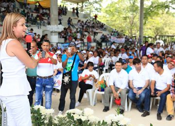 Que nadie se quede en la casa el 2 de octubre todos a votar por la Paz Elsa Noguera