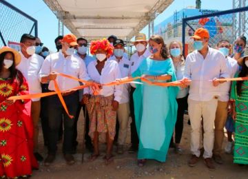 El Presidente Duque inauguró el Módulo de Pilas Públicas de Wimpeshi en Maicao. Además, la comunidad wayuu recibió otras 200 bicicletas para transportar el agua potable de las pilas a sus hogares. Foto: Sharon Durán (MVCT)