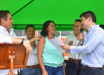 Estamos cerrando un ano muy exitoso para la vivienda en todo el pais Ministro Henao Cardona
