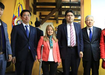 Minvivienda se reunio con el Embajador de Corea del Sur en Colombia