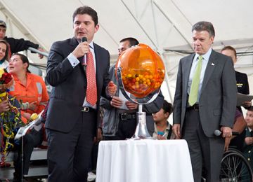 457 familias de escasos recursos hoy cuentan con una vivienda digna en la Urbanizacion Plaza de la Hoja en Bogota