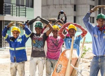 La construccion continua impulsando la economia y generando miles de empleos para el pais Minvivienda