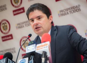 Ministro de Vivienda presente en Tumaco para buscar soluciones a las afectaciones del servicio de acueducto por derrame de petroleo