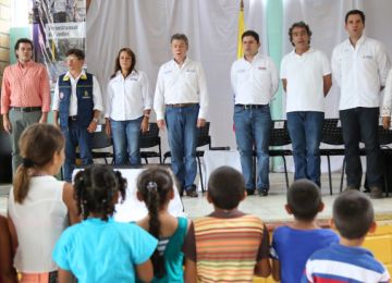 Gobierno firmo contrato por 15 mil millones para construccion de viviendas en Salgar Antioquia