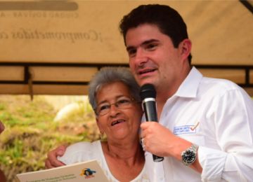 En gira de Minvivienda por Antioquia se entregaron 348 viviendas gratis