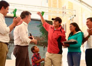 Gobierno Santos entrega las primeras viviendas de 2016 en Duitama para 160 familias ahorradoras