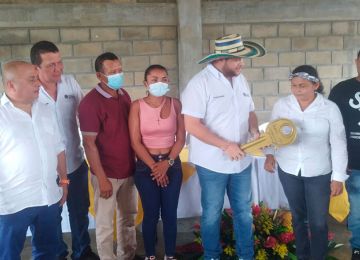 Familias beneficiadas con viviendas gratis en Ciénaga de Oro - Córdoba. Foto: archivo prensa (MVCT)