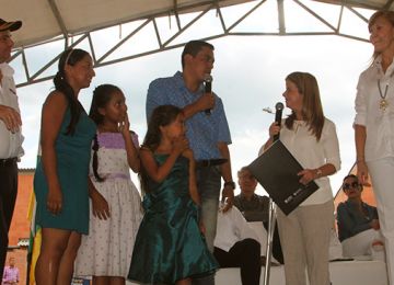 Minvivienda hizo hoy su aporte a la paz con la entrega de 270 casas para ahorradores en Palmira