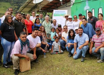 Firma de convenio para construcción de Viviendas de Interés Social Rural en el AETCR Llano Grande en Dabeiba, Antioquia. Foto: Sharon Durán (MVCT)