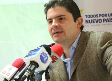 Ministro de Vivienda revisara manana avances en la reconstruccion de Salgar