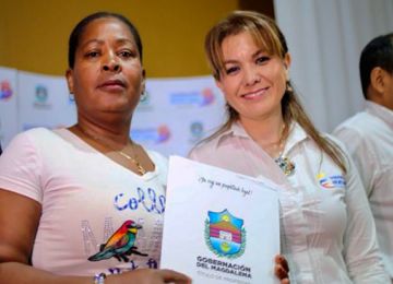 Familias de escasos recursos en Santa Marta recibieron totalmente gratis el titulo de propiedad de sus viviendas