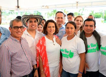 Llegan soluciones de vivienda y agua potable para familias de Cordoba