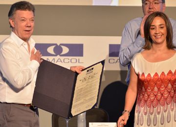 Camacol condecoro al Gobierno Nacional por la actual politica de vivienda que transformo al sector