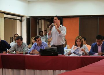 Minvivienda evaluo con constructores y alcaldes de tres departamentos los avances en viviendas gratis