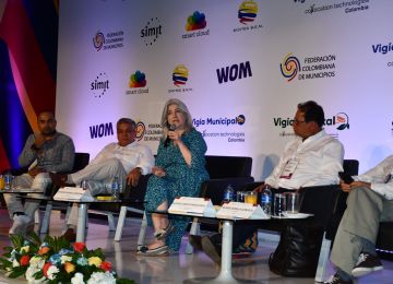 La ministra destacó la importancia que tiene para las mujeres ser propietarias de su vivienda, por la seguridad y bienestar que esto significa para ellas y sus familias, además de las posibilidades a nivel crediticio. Foto: Sharon Durán (MVCT) 