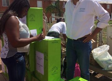 23 familias del programa de vivienda gratuita Llano Verde en Cali iniciaron hoy sus propios negocios