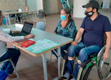 Más de 200 personas asistieron a la Feria de Servicios del sector Trabajo dirigida a los habitantes de la urbanización La Inmaculada. Foto: cortesía alcaldía de Bucaramanga